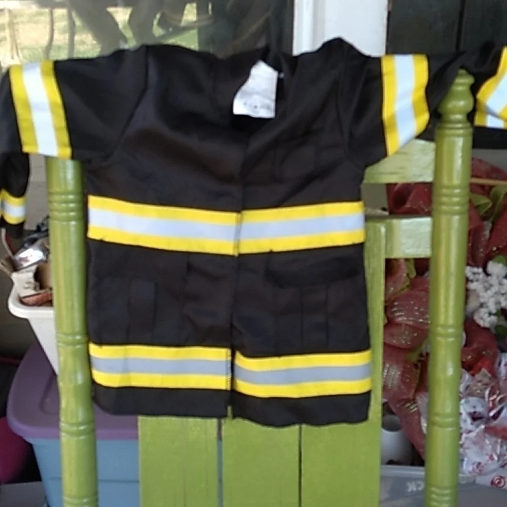 Kids fireman Halloween costume fits 3 to 6 yr old